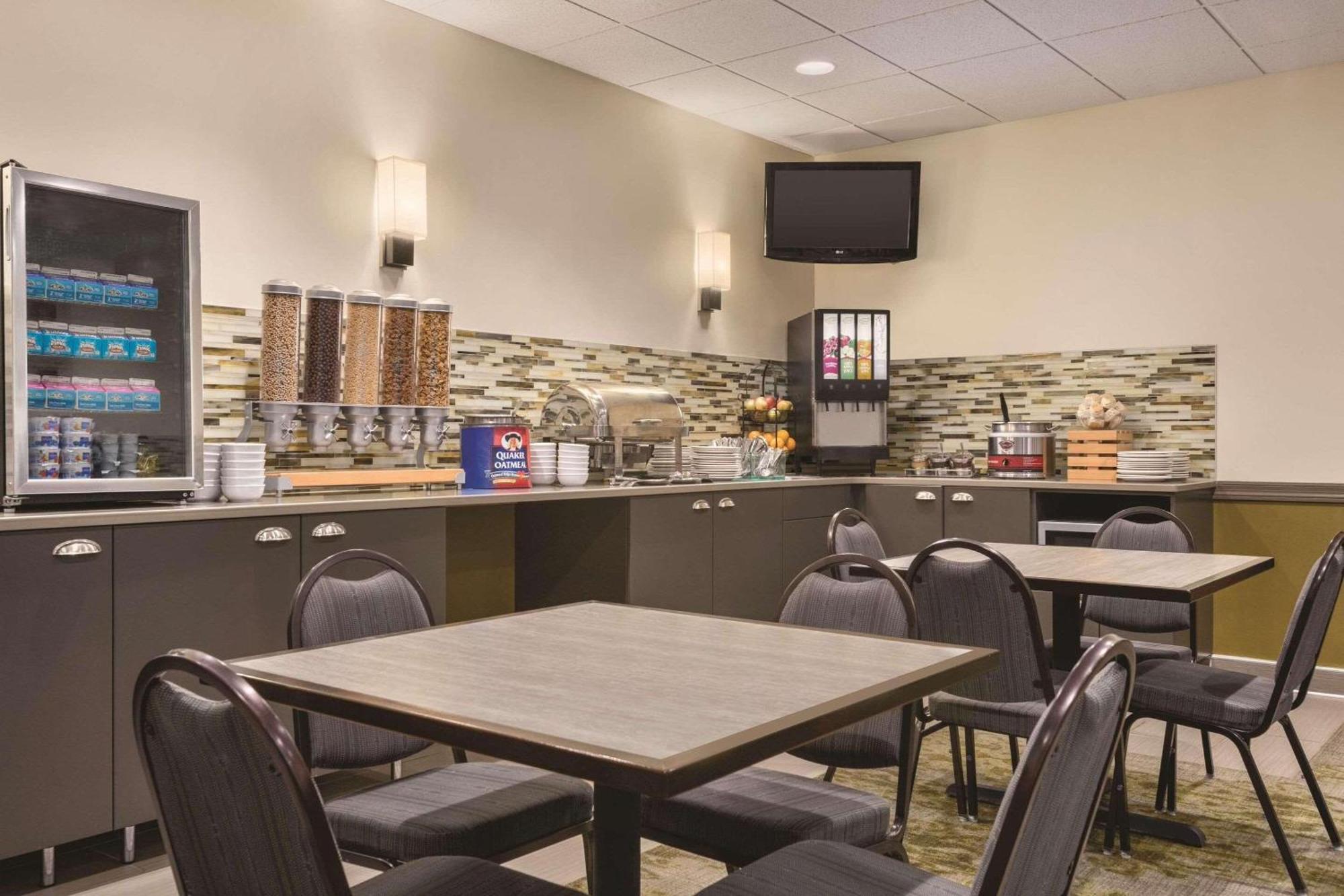 Country Inn & Suites By Radisson, Fergus Falls, Mn Eksteriør bilde