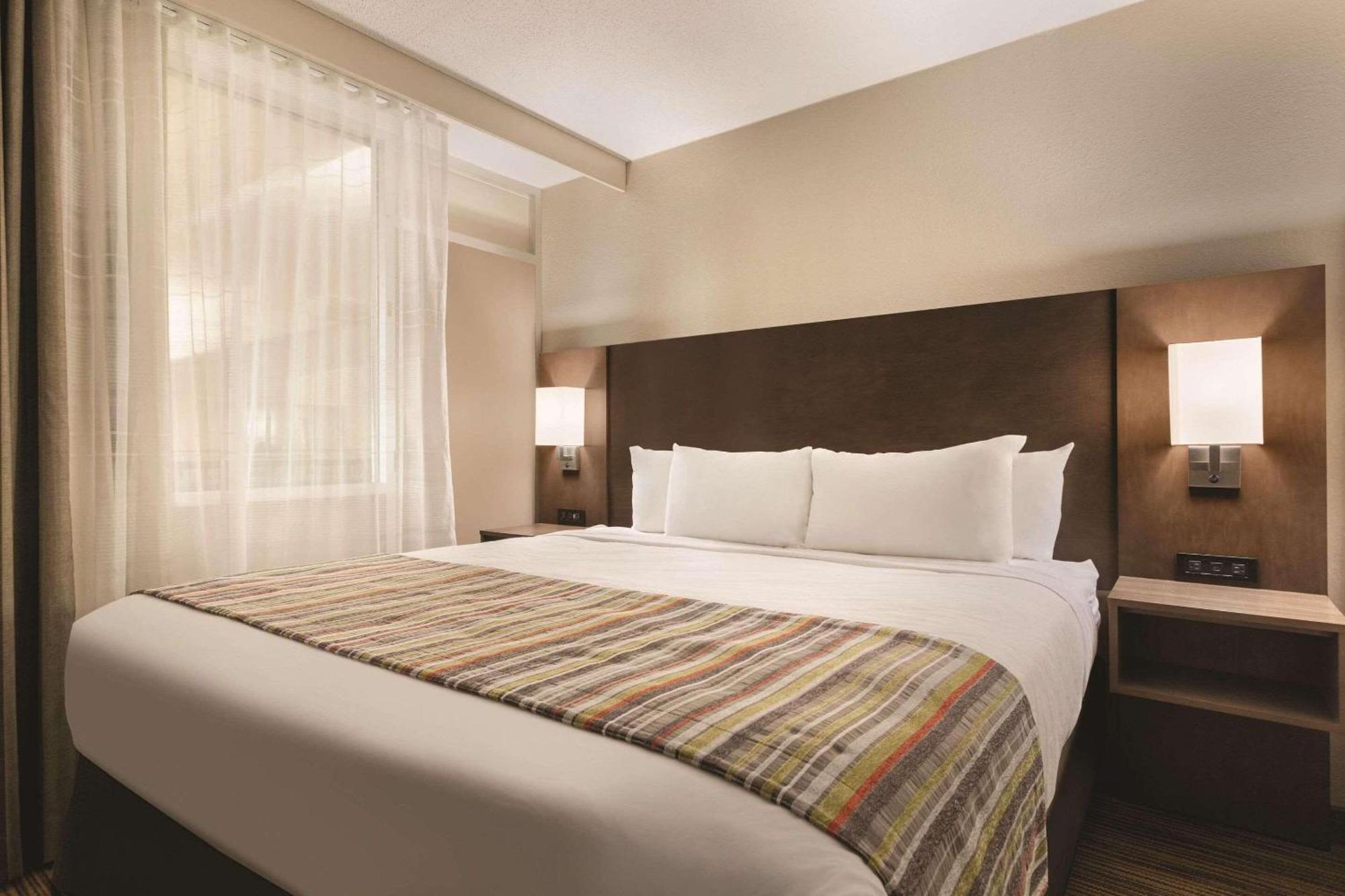 Country Inn & Suites By Radisson, Fergus Falls, Mn Eksteriør bilde